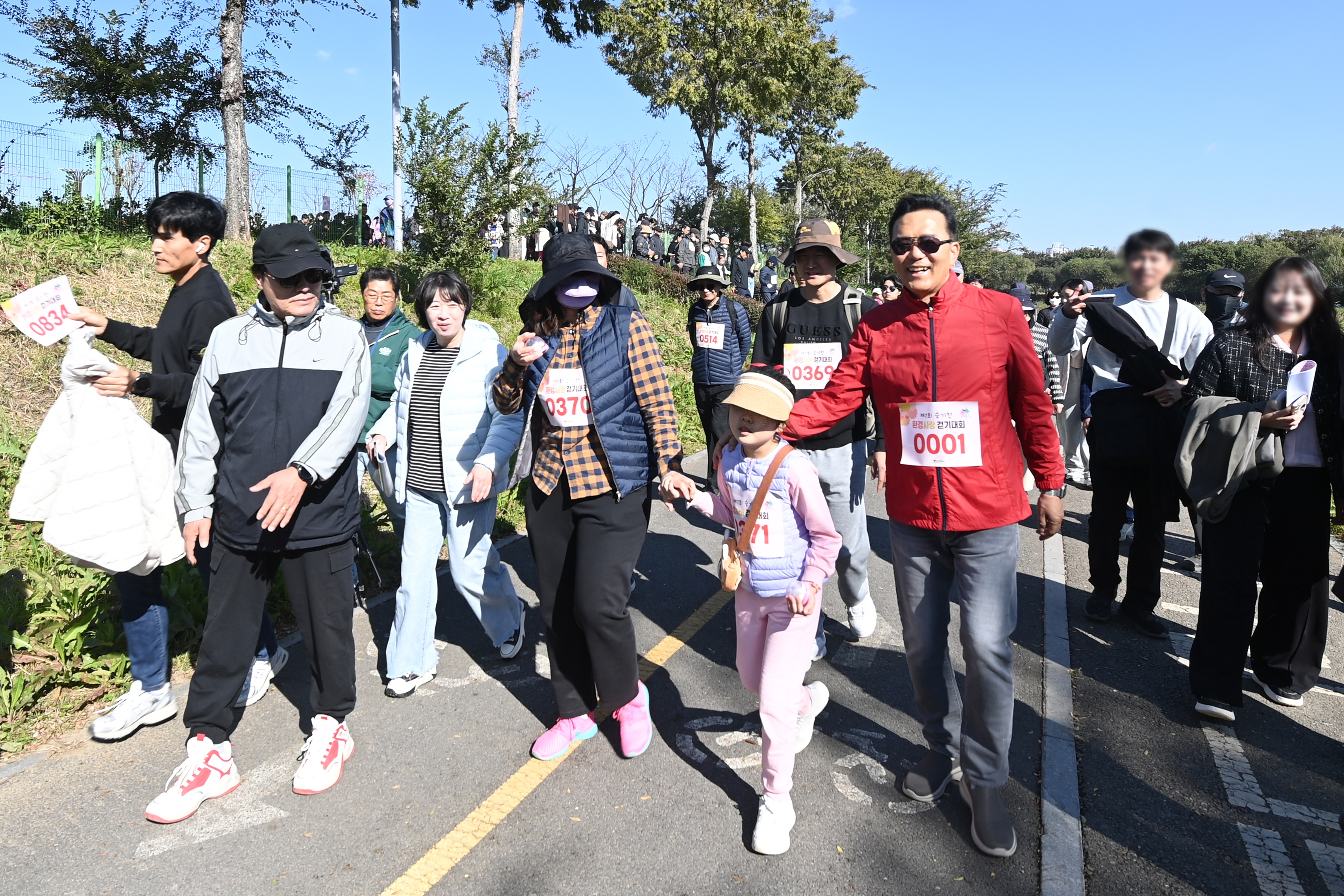 연수구는 지난 1일 한마음공원과 승기천 일대에서 구민 1200여 명이 참여한 가운데 제7회 승기천 환경사랑 걷기 대회를 개최했다